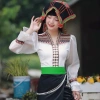 Áo cóm cổ V lụa hàn trắng, thổ cẩm nâu, dây xích tay, tơ dài xoè - Giá chỉ 250k 2