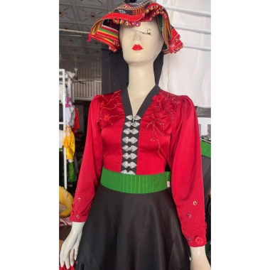 Áo cóm cổ V lụa mềm đỏ đô nẹp đen tay dài - hoa đôi đỏ, áo dân tộc Thái, giảm giá 450k 2 Áo cóm cổ V lụa mềm đỏ đô nẹp đen tay dài - hoa đôi đỏ, áo dân tộc Thái, giảm giá 450k 2