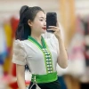 Áo cóm cổ V lụa mềm trắng nẹp xanh, riềm tay tơ cộc - Giá ưu đãi 270k