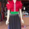 Áo cóm cổ V phi bóng đỏ tươi, nẹp đỏ 2 cánh bươm, tay riềm - Giá chỉ 250.000đ