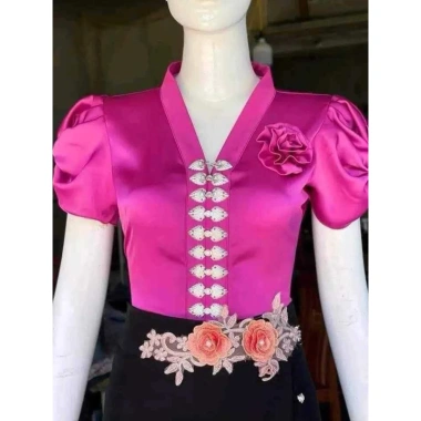 Áo cóm cổ V phi bóng hồng cánh sen tay nơ - Dân tộc Thái giá 200k