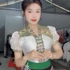 Áo cóm cổ V phi bóng trắng nẹp ngực thổ cẩm xanh dây xích tay tơ cộc - Giá 250k 2