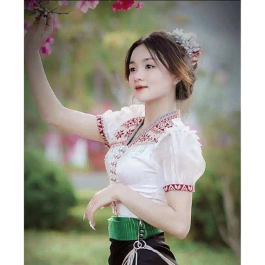 Áo Cóm Cổ V Thổ Cầm Tay Tơ Riềm Cộc - Thiết kế Dân tộc, Giá chỉ 300.000đ 2 Áo Cóm Cổ V Thổ Cầm Tay Tơ Riềm Cộc - Thiết kế Dân tộc, Giá chỉ 300.000đ 2