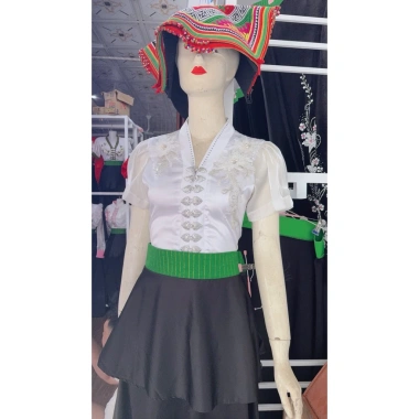 Áo cóm cổ V trắng nẹp, tay tơ cộc, ren 2 bên, dán tộc thái - Giá ưu đãi 320k 4