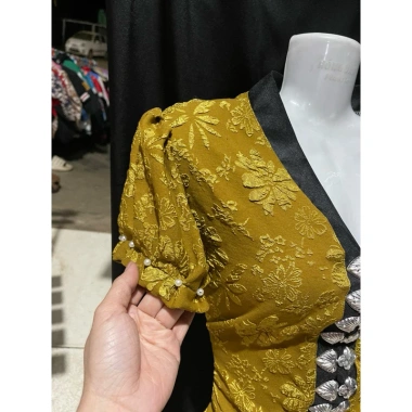 Áo cóm cổ V vải xốp tay cộc, phong cách dâm tộc thái – Giảm còn 200.000đ 12 Áo cóm cổ V vải xốp tay cộc, phong cách dâm tộc thái – Giảm còn 200.000đ 12
