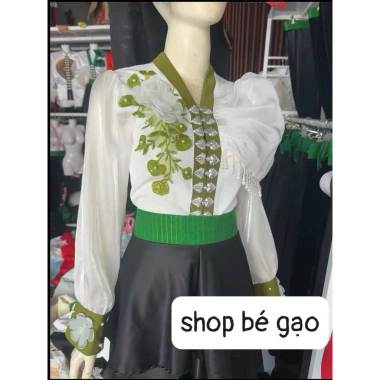 Áo cóm cổ V vải xước trắng cánh bươm tay tơ dài hoa lá xanh - Giá chỉ 350.000 VND 2