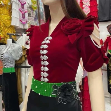 Áo cóm dân tộc thái cổ V nhung đỏ đô nẹp đỏ tay nơ dây ngọc - Giá ưu đãi 250k 2