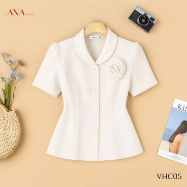 Áo công sở nữ ANA Mode cotton lạnh AK25VHC05 - Giá ưu đãi 320.000₫, quà Tết tặng mẹ 3 Áo công sở nữ ANA Mode cotton lạnh AK25VHC05 - Giá ưu đãi 320.000₫, quà Tết tặng mẹ 3