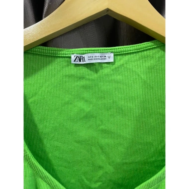 Áo crop Zarra size S như mới, kiểu dáng trẻ trung, giảm giá 220k Thời trang nữ