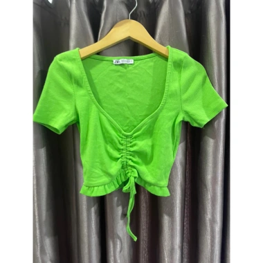 Áo crop Zarra size S như mới, kiểu dáng trẻ trung, giảm giá 220k Thời trang nữ
