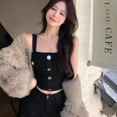 Áo Croptop 2 Dây Một Hàng Cúc Đen Trắng - Giá 95.000₫, Thời Trang Nữ Sành Điệu