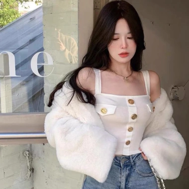 Áo Croptop 2 Dây Một Hàng Cúc Đen Trắng - Giá 95.000₫, Thời Trang Nữ Sành Điệu