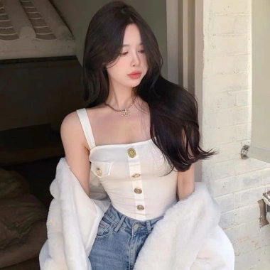Áo Croptop 2 Dây Một Hàng Cúc Đen Trắng - Giá 95.000₫, Thời Trang Nữ Sành Điệu
