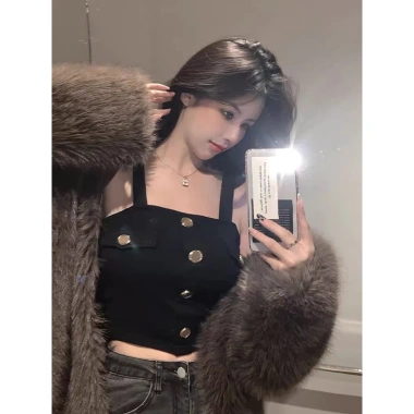 Áo Croptop 2 Dây Một Hàng Cúc Đen Trắng - Giá 95.000₫, Thời Trang Nữ Sành Điệu