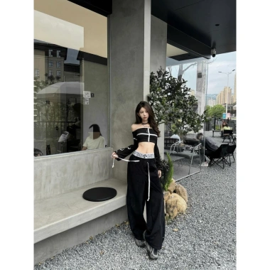 Áo croptop ngắn chữ thập đỏ tối với chi tiết bạc - Thời trang 304k giảm giá 3