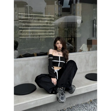 Áo croptop ngắn chữ thập đỏ tối với chi tiết bạc - Thời trang 304k giảm giá 8
