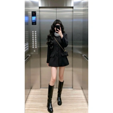 Áo Dạ Blazer Dài Tôn Eo Nút Kim Loại Sang Trọng - Thanh Lịch, Giá Ưu Đãi 720k Áo Dạ Blazer Dài Tôn Eo Nút Kim Loại Sang Trọng - Thanh Lịch, Giá Ưu Đãi 720k