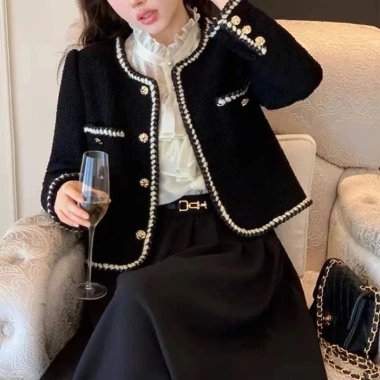 Áo dạ tweed viền thừng trắng tiểu thư phong cách Hàn Quốc - NGOMINH SP22 giá chỉ 199.000₫ 7 Áo dạ tweed viền thừng trắng tiểu thư phong cách Hàn Quốc - NGOMINH SP22 giá chỉ 199.000₫ 7