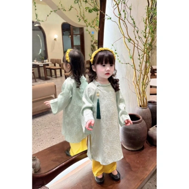 Áo dài áo đai Tân gấm xanh mint cho bé gái 10-30kg, cổ Tết, kèm bờm - Đồ lễ Tết thời trang trẻ em, đẹp mắt, giá ưu đãi 169.000₫ 3