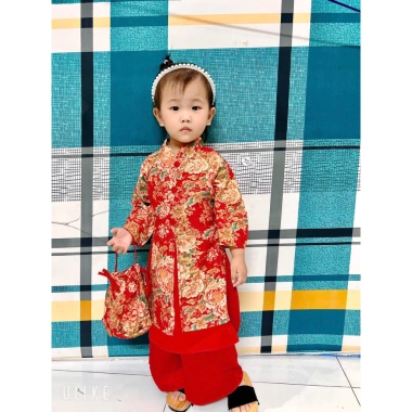 Áo Dài Bé Gái 4 Tà Hoa Mẫu Đơn, Túi Vải + Cài Ngọc Xinh – 209.000 VND 2