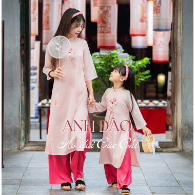 Áo dài bé gái Anh Đào Cúc Chi tặng kèm mận – Xinh xắn mẹ & bé, áo dài tết chỉ 488.800₫ 2
