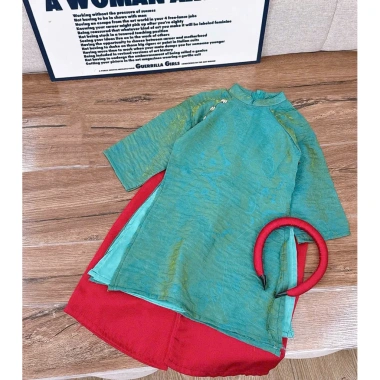 Áo dài bé gái cách tân lụa xanh 2 lớp kèm bờm, size 10‑30kg, giảm giá Tết 185k 4