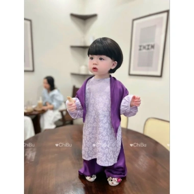 Áo dài bé gái ChiBu lụa gấm hoa mềm mịn 8-40kg kèm khăn tam giác bờm 5 Áo dài bé gái ChiBu lụa gấm hoa mềm mịn 8-40kg kèm khăn tam giác bờm 5