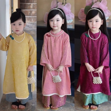 Áo Dài Bé Gái CHICKBONG Tơ Óng 4 Tà, Dây Chuyền Ngọc Trai, 8-35kg, giảm giá Tết 325k 2 Áo Dài Bé Gái CHICKBONG Tơ Óng 4 Tà, Dây Chuyền Ngọc Trai, 8-35kg, giảm giá Tết 325k 2