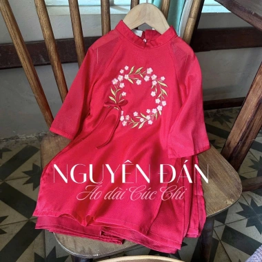 Áo dài bé gái Cúc Chi thêu hoa Tết xinh xắn - Dịu dàng, chuẩn truyền thống, phong cách lễ hội, thiết kế đẹp mắt, chỉ 349.000₫