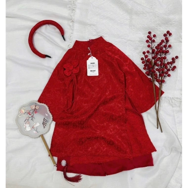 Áo dài bé gái Mimi Kids set áo dài + quần lụa đính hoa cúc truyền thống, phù hợp từ 7-27kg, giá ưu đãi 209.000₫