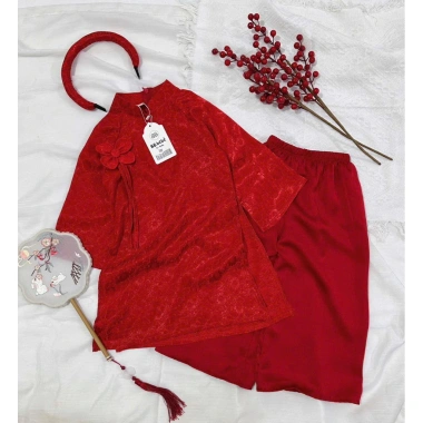 Áo dài bé gái Mimi Kids set áo dài + quần lụa đính hoa cúc truyền thống, phù hợp từ 7-27kg, giá ưu đãi 209.000₫ 3 Áo dài bé gái Mimi Kids set áo dài + quần lụa đính hoa cúc truyền thống, phù hợp từ 7-27kg, giá ưu đãi 209.000₫ 3