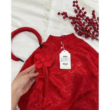 Áo dài bé gái Mimi Kids set áo dài + quần lụa đính hoa cúc truyền thống, phù hợp từ 7-27kg, giá ưu đãi 209.000₫