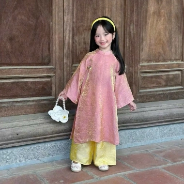 Áo dài bé gái Mimi Kids set áo dài + quần lụa đính hoa cúc truyền thống, phù hợp từ 7-27kg, giá ưu đãi 209.000₫ 9 Áo dài bé gái Mimi Kids set áo dài + quần lụa đính hoa cúc truyền thống, phù hợp từ 7-27kg, giá ưu đãi 209.000₫ 9