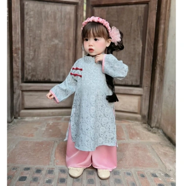 Áo dài bé gái Tết 2.026 gấm lụa cao cấp, hoa cài ngực, tặng bờm, chỉ 199k 9