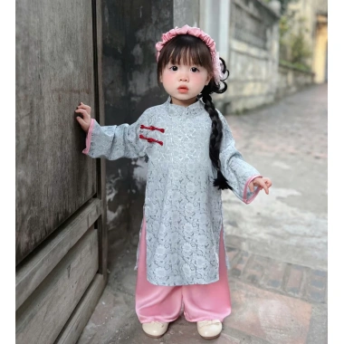 Áo dài bé gái Tết 2.026 gấm lụa cao cấp, hoa cài ngực, tặng bờm, chỉ 199k 10