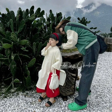 Áo Dài Bé Gái Tết Cao Cấp Gấm Thanh Liễu Form Xuông Dễ Mặc – Tặng Bờm Vòng Cổ