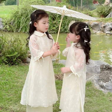 Áo dài bé Sora bébé Thiên An chất liệu tơ siêu nhẹ in nơ xinh đẹp dáng suông cổ sen tay lỡ 1-6 tuổi - Giá ưu đãi 305.000 VND