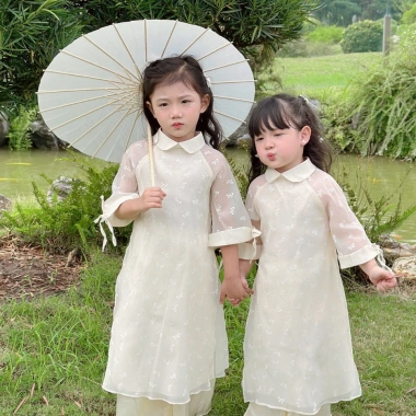 Áo dài bé Sora bébé Thiên An chất liệu tơ siêu nhẹ in nơ xinh đẹp dáng suông cổ sen tay lỡ 1-6 tuổi - Giá ưu đãi 305.000 VND