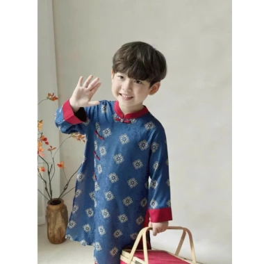 Áo Dài Bé Trai Chất Lụa Hoạ Tiết 4 Màu – Form Đẹp, Thoáng Mát, Size 10-30kg, 135k