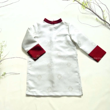 Áo Dài Bé Trai Tết 2.026 Gấm Hoa Sen Kim Tuyến - 1-15 tuổi, Giá giảm 20% chỉ 240.000₫ 4 Áo Dài Bé Trai Tết 2.026 Gấm Hoa Sen Kim Tuyến - 1-15 tuổi, Giá giảm 20% chỉ 240.000₫ 4