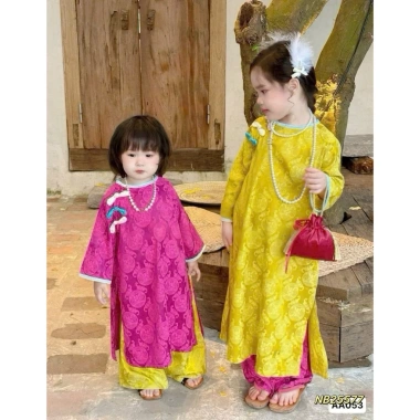 Áo dài cách tân bé gái 3 cúc phối quần satin, áo dài gấm mẹ và bé Puca Kids phù hợp 10-30kg giảm còn 170.500₫ 2