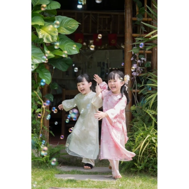 Áo dài cách tân bé gái form suông họa tiết thêu tinh tế - Đi chúc Tết, dự tiệc, chụp ảnh siêu xinh 4