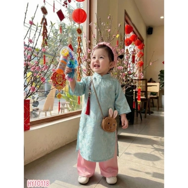 Áo Dài Cách Tân Bé Gái Gấm Vân Chìm Set Tết 2.026 Kèm Quần Lụa & Tua Rua Sang Trọng 2