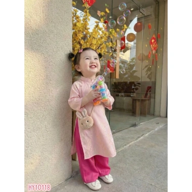 Áo Dài Cách Tân Bé Gái Gấm Vân Chìm Set Tết 2.026 Kèm Quần Lụa & Tua Rua Sang Trọng 7