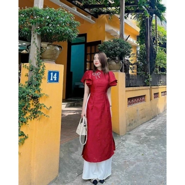 Áo dài cách tân đỏ Tú Quyên kèm quần, tay xòe nơ ngực sang trọng - Tiệc lễ tết 3 Áo dài cách tân đỏ Tú Quyên kèm quần, tay xòe nơ ngực sang trọng - Tiệc lễ tết 3