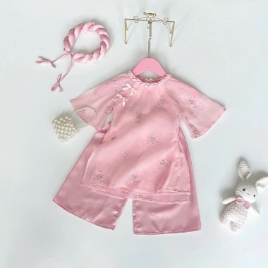 Áo Dài Cách Tân Hồng cho Bé Gái Mấn Xinh, phù hợp Lễ Tết, Giá 179.000 VND 2 Áo Dài Cách Tân Hồng cho Bé Gái Mấn Xinh, phù hợp Lễ Tết, Giá 179.000 VND 2