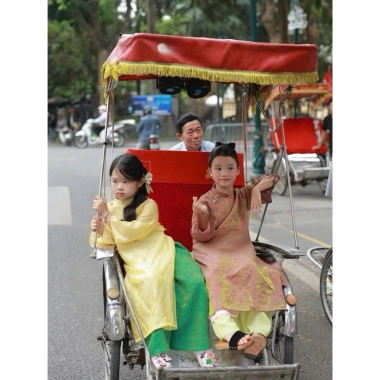 Áo Dài Cách Tân Tết Bé Gái Tơ Óng 4 Tà Duyên Dáng B02 Mẫu 2.024 7