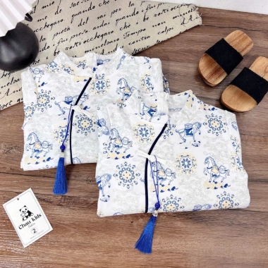 Áo dài cách tân Tết cho bé trai - Thiết kế hiện đại, chất liệu thoáng mát, phong cách trẻ trung, giá chỉ 115.000 VNĐ, khuyến mãi ưu đãi 3