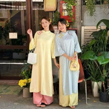 Áo dài dáng suông tay lỡ, cổ tàu rộng, cúc sò, họa tiết in chìm – chỉ 79.000₫ 2 Áo dài dáng suông tay lỡ, cổ tàu rộng, cúc sò, họa tiết in chìm – chỉ 79.000₫ 2