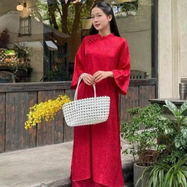 Áo dài dáng suông tay lỡ, cổ tàu rộng, cúc sò, họa tiết in chìm – chỉ 79.000₫